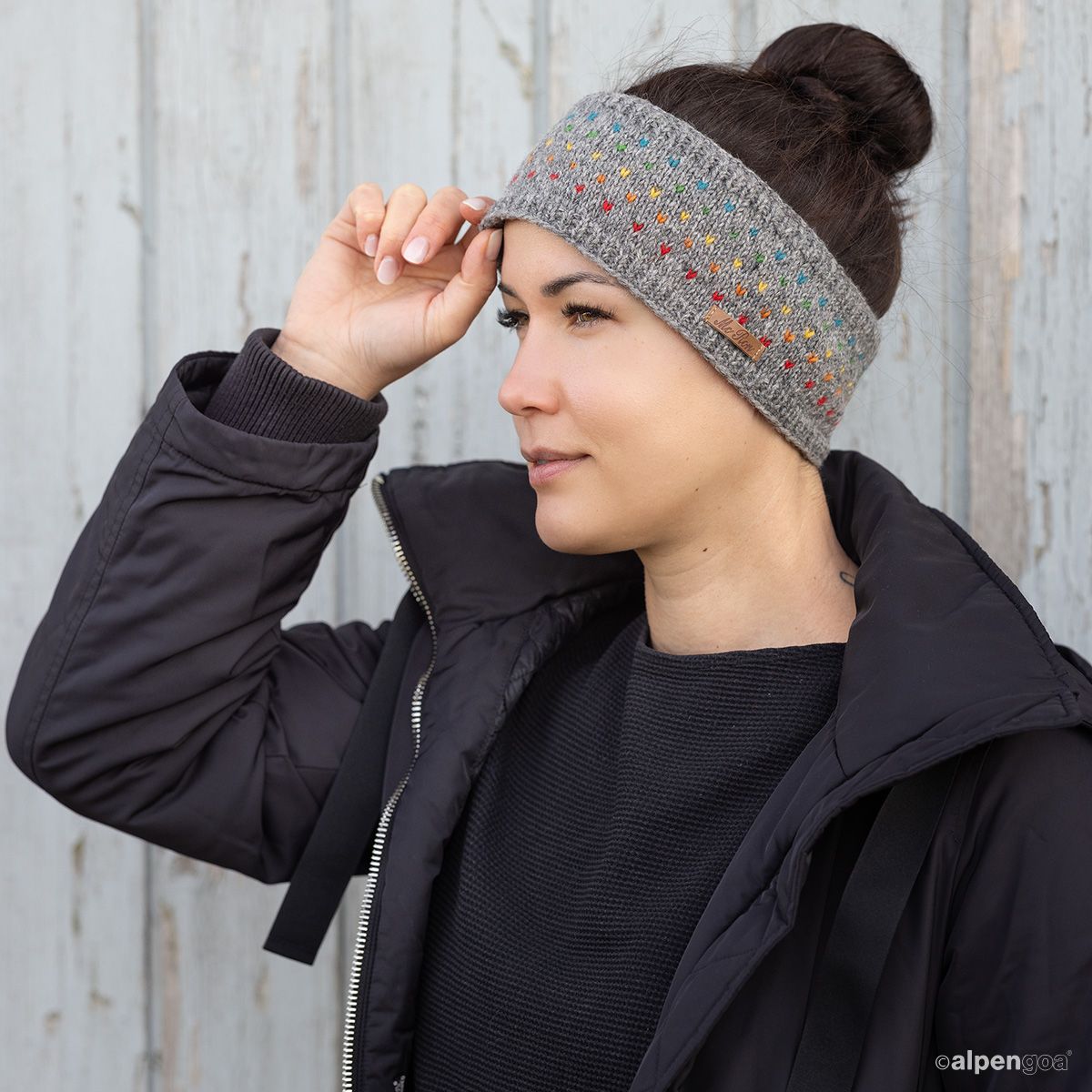 Stirnband Nadja Regenbogen Mittelgrau Tragebeispiel 2